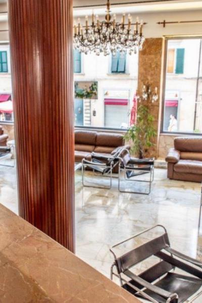 Gallery Hotel 10