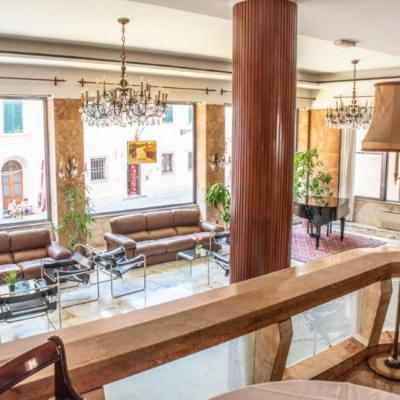 Gallery Hotel 9